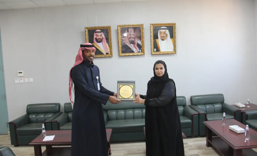 The Dean of Nursing College honors Relations and Documentation Department employees  -  عميد كلية التمريض تكرم رئيس وموظفي قسم العلاقات والتوثيق