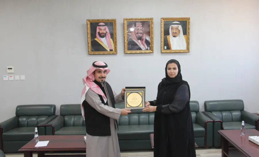 The Dean of Nursing College honors Relations and Documentation Department employees  -  عميد كلية التمريض تكرم رئيس وموظفي قسم العلاقات والتوثيق