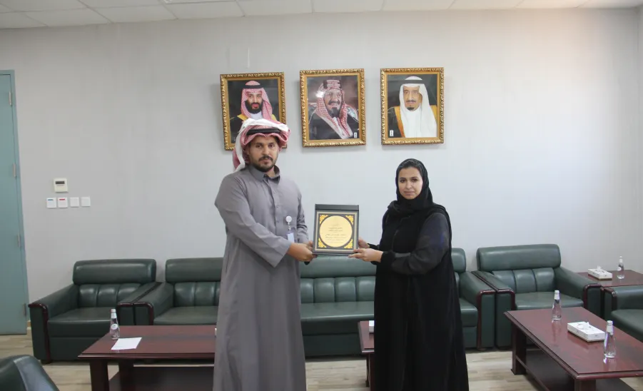 The Dean of Nursing College honors Relations and Documentation Department employees  -  عميد كلية التمريض تكرم رئيس وموظفي قسم العلاقات والتوثيق