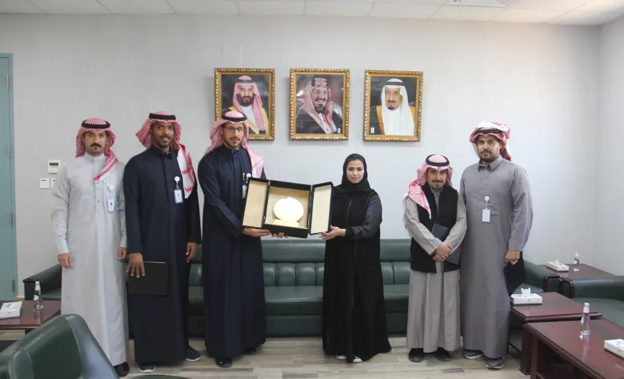 The Dean of Nursing College honors Relations and Documentation Department employees  -  عميد كلية التمريض تكرم رئيس وموظفي قسم العلاقات والتوثيق
