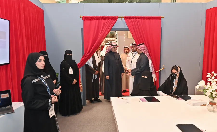 MU HOLDS A MEDIA FORUM TO DEVELOP STUDENTS' MEDIA SKILLS  - رئيس جامعة المجمعة 
