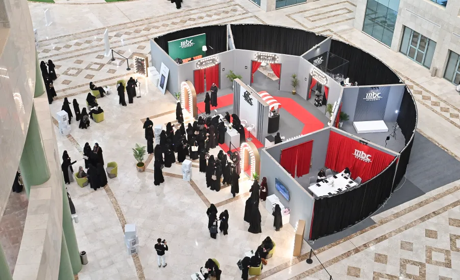 MU HOLDS A MEDIA FORUM TO DEVELOP STUDENTS' MEDIA SKILLS  - رئيس جامعة المجمعة 