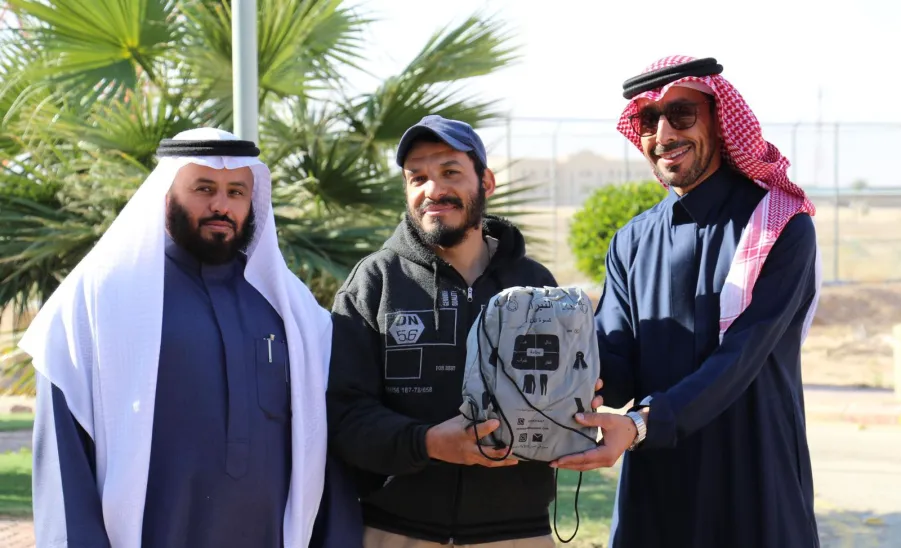 The Applied College distributes Winter Cloths for janitors  -  كسوة
