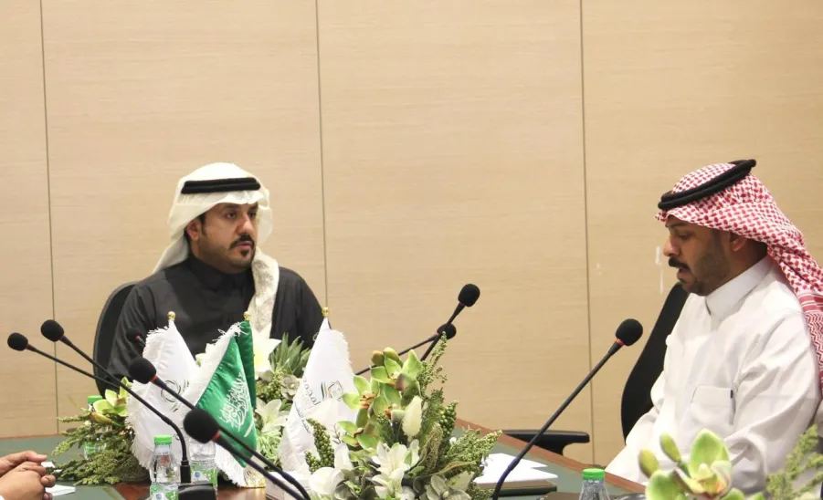 The CEO of the Applied College holds a regular meeting at the Student Affairs Unit - اجتماع 