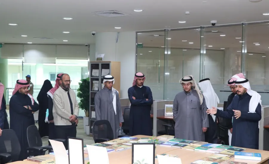 وحدة شؤون الطلاب بالكلية التطبيقية بالمجمعة تنظم زيارة طلابية إلى المكتبة المركزية - زيارة 