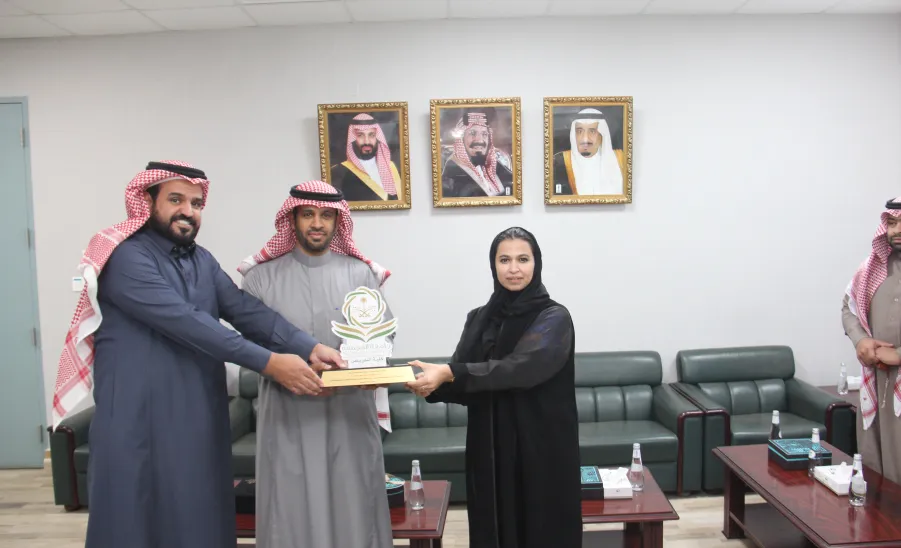The Dean honors the employees of the Vice-Dean's Office for Educational Affairs and Development - عميد كلية التمريض تكرم موظفي وكالة الكلية للشؤون التعليمية والتطوير