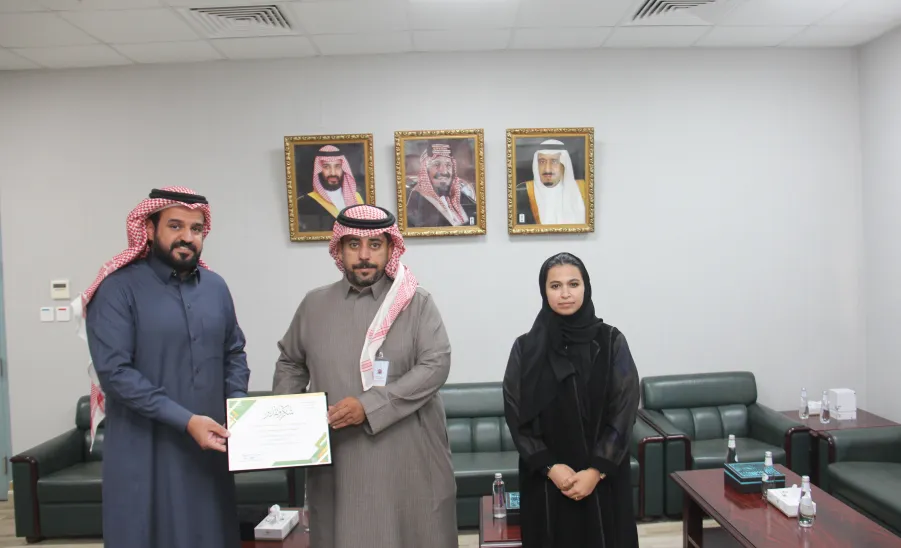 The Dean honors the employees of the Vice-Dean's Office for Educational Affairs and Development - عميد كلية التمريض تكرم موظفي وكالة الكلية للشؤون التعليمية والتطوير