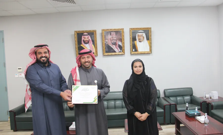 The Dean honors the employees of the Vice-Dean's Office for Educational Affairs and Development - عميد كلية التمريض تكرم موظفي وكالة الكلية للشؤون التعليمية والتطوير