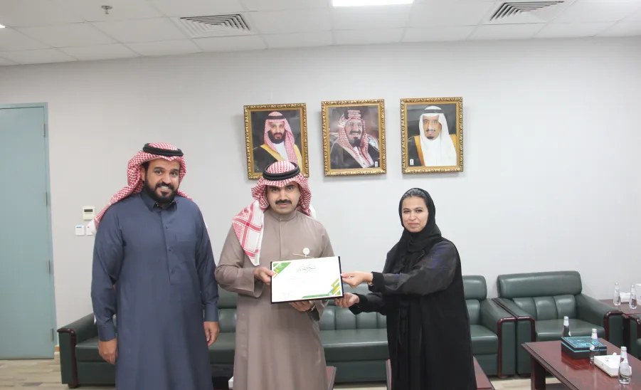 The Dean honors the employees of the Vice-Dean's Office for Educational Affairs and Development - عميد كلية التمريض تكرم موظفي وكالة الكلية للشؤون التعليمية والتطوير