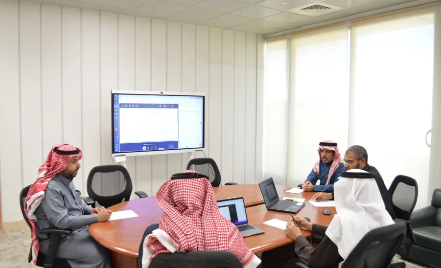 The Vice-Rector for Educational Affairs chairs the Standing Committee for Academic Plans and Curricula  -  الجلسة الأولى للجنة الخطط والمناهج الدراسية