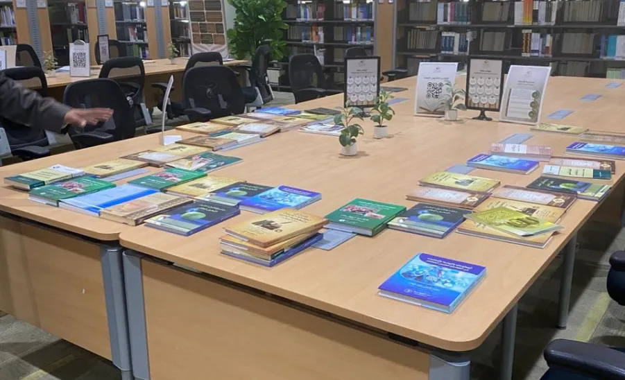 The College of Nursing's students visit the University Central Library - طالبات كلية التمريض في زيارة لمكتبة جامعة المجمعة المركزية