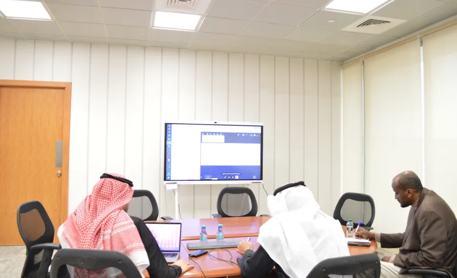 وكيل الجامعة للشؤون التعليمية يترأس اجتماع لجنة الشؤون الأكاديمية لبحث مؤشرات الفصل الدراسي وخطط التطوير  - الجلسة الثانية للشؤون الأكاديمية 