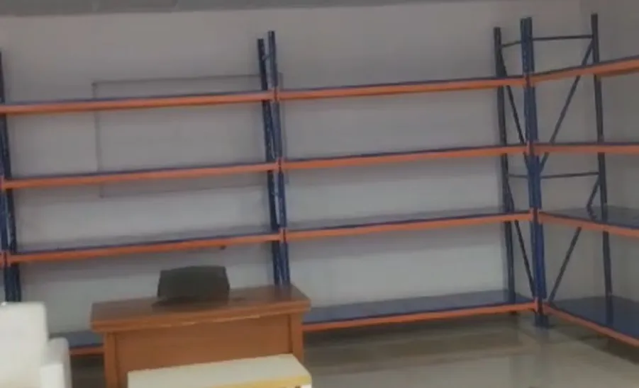 The General Administration of Facilities prepares the warehouse shelves in colleges and administrations - أرفف مستودعات