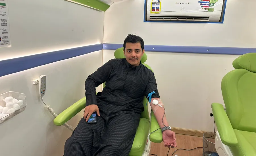 The Social Responsibility Observatory holds a blood donation campaign at Prince Sultan Walkway in Majmaah -  صورة3