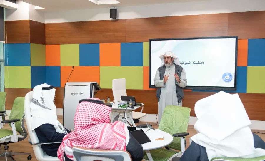 The Vice-Rector launches the professional course “Creating a Professional Trainer Using Artificial Intelligence Tools TOT” -  وكيل جامعة المجمعة للتنمية والاستثمار يدشّن الدورة الاحترافية "صناعة المدرب المحترف باستخدام أدوات الذكاء الاصطناعي TOT