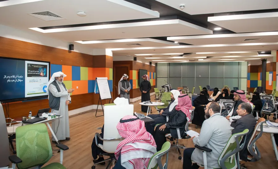 The Vice-Rector launches the professional course “Creating a Professional Trainer Using Artificial Intelligence Tools TOT” -  وكيل جامعة المجمعة للتنمية والاستثمار يدشّن الدورة الاحترافية "صناعة المدرب المحترف باستخدام أدوات الذكاء الاصطناعي TOT