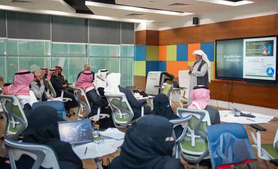 The Vice-Rector launches the professional course “Creating a Professional Trainer Using Artificial Intelligence Tools TOT” -  وكيل جامعة المجمعة للتنمية والاستثمار يدشّن الدورة الاحترافية "صناعة المدرب المحترف باستخدام أدوات الذكاء الاصطناعي TOT
