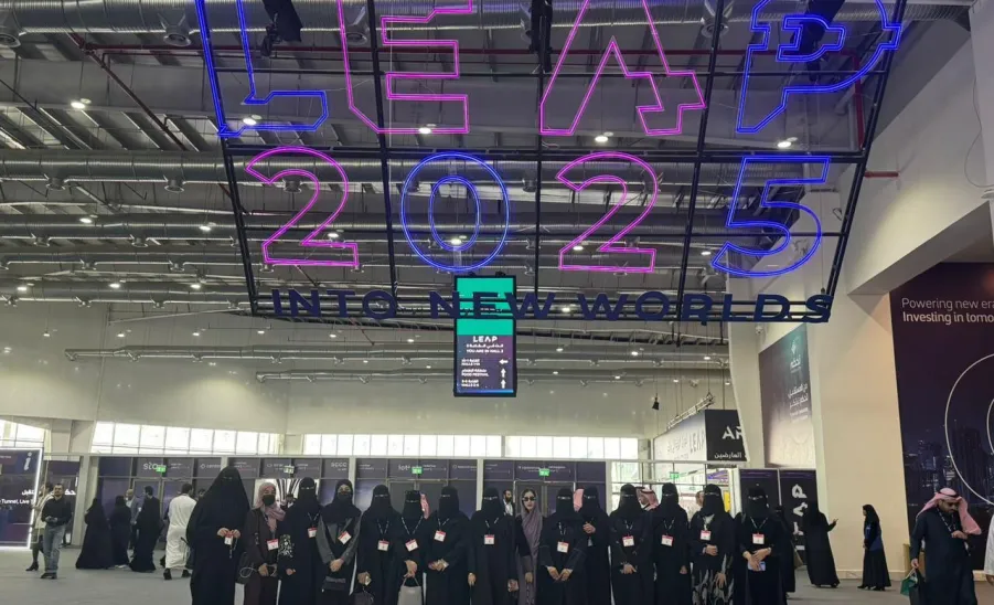 The Deanship of Student Affairs organizes a student visit to the LEAP 2025 Exhibition and Conference - 1