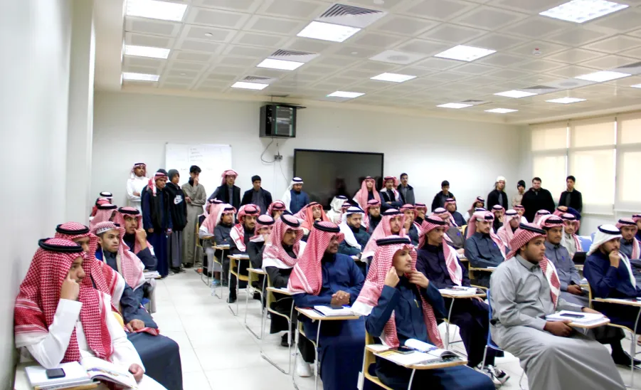 Applied College welcomes Al-Tuwaijri High School students  - طلاب