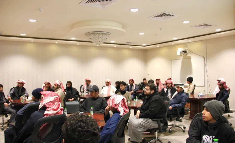 Applied College welcomes Al-Tuwaijri High School students  - طلاب