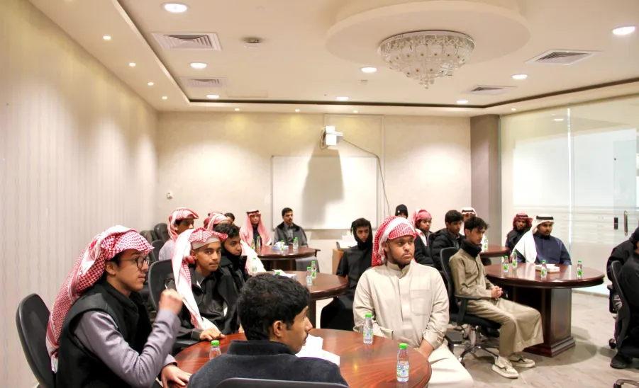 Applied College welcomes Al-Tuwaijri High School students  - طلاب 