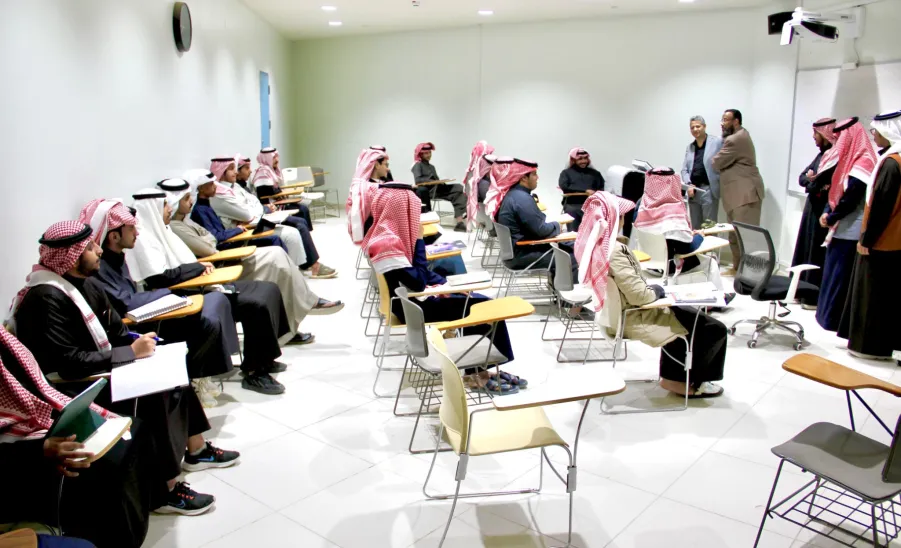 Students of the "Professionals" Club and the Student Advisory Council meet with new students  - لقاء