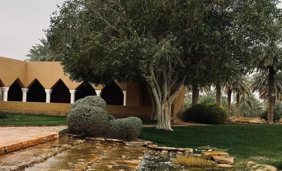 The Applied College students visits Munira Al-Malham Library in Ghat - زيارة 