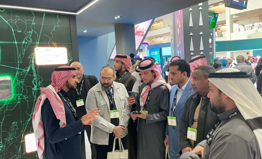The College of Applied College organizes a student visit to the LEAP 2025 conference  -  زيارة 
