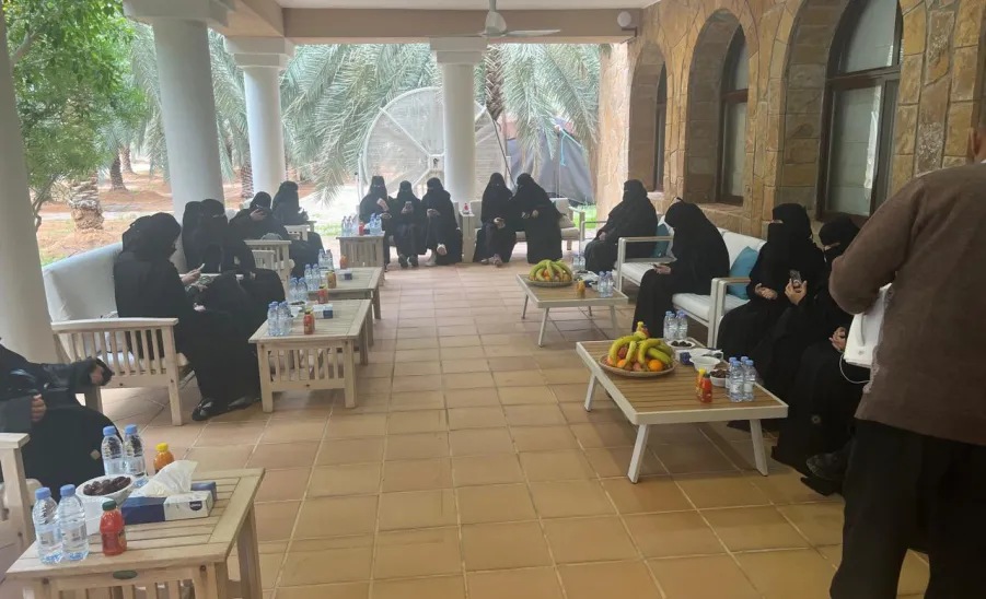The Applied College students organize an educational student visit to the Dakkah Dates Factory -  زيارة 