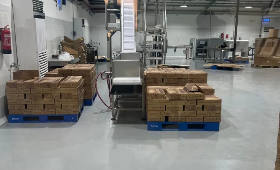 The Applied College students organize an educational student visit to the Dakkah Dates Factory -  زيارة