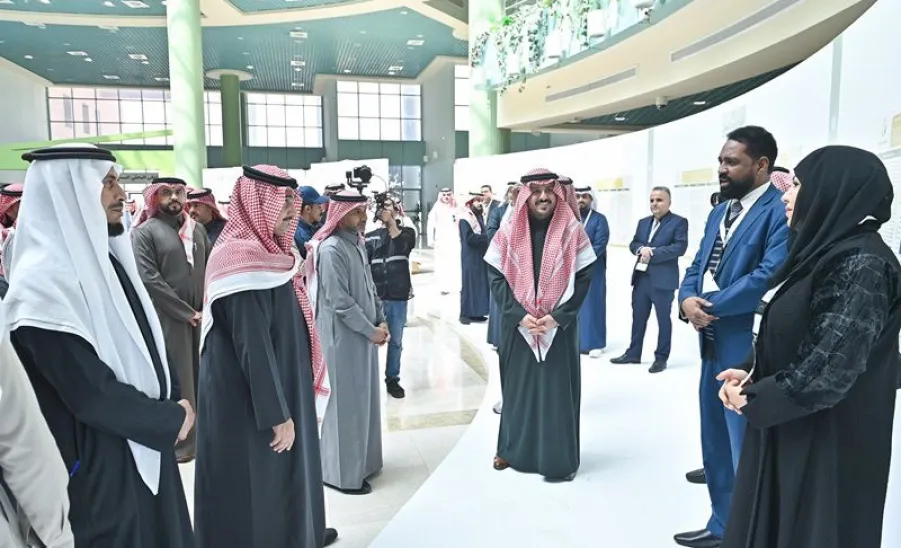 MU Rector visits the Applied College’s booth in the Annual Research Forum -  زياره 