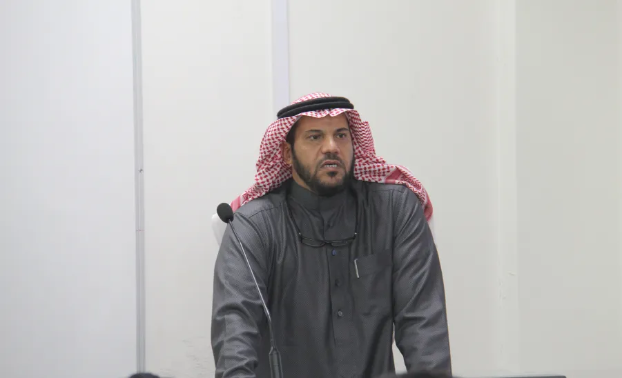 Supervisor of the preparatory year at the College of Nursing  -  المشرف على السنة التحضيرية بكلية التمريض يلتقي بالطلاب