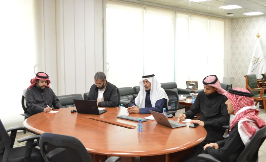 The Permanent Committee for Academic Plans and Curricula reviews ways to develop the College of Science programs - اجتماع اللجنة الدائمة للخطط والمناهج الدراسية 
