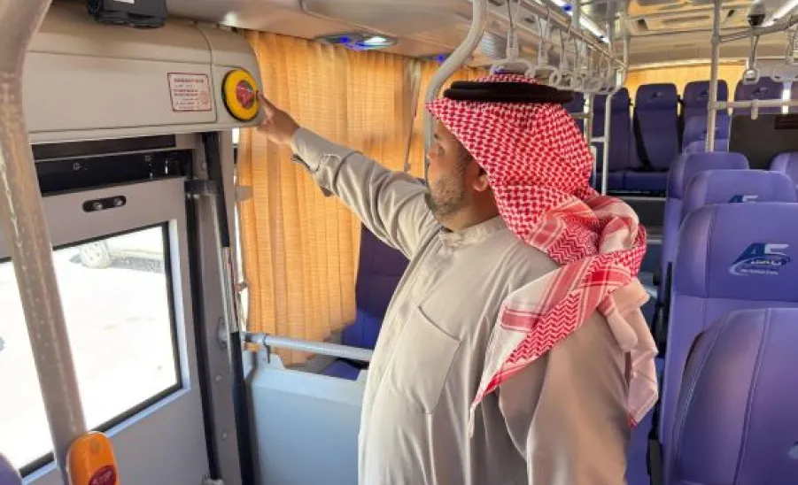 مدير الخدمات يقوم بزيارة تفقدية لعدد من مواقع النقل خلال إنطلاق الإختبارات الفصلية للمقررات الإلكترونية بالكليات  - 1