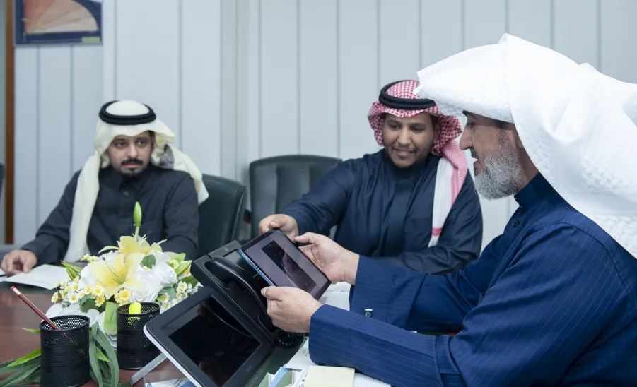 وكيل الجامعة للتنمية والاستثمار يدشن نظام الرد الآلي للرقم الموحد للطوارئ والبلاغات -  وكيل الجامعة للتنمية والاستثمار يدشن نظام الرد الآلي للرقم الموحد للطوارئ والبلاغات 