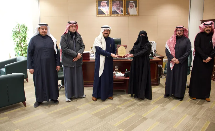 The Applied College dean honors former executive directors - تكريم