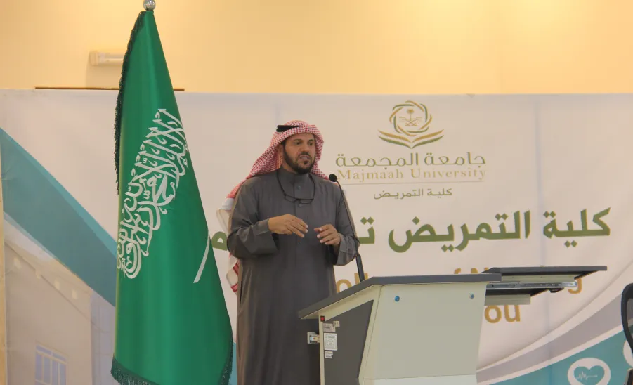 المشرف على السنة الأولى بكلية التمريض يلتقي بطلبة الكلية - المشرف على السنة الأولى بكلية التمريض يلتقي بطلبة الكلية
