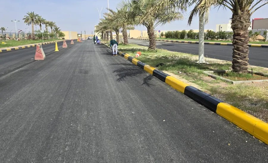 The General Administration of Projects, Operations, and Maintenance is carrying out maintenance works in the university campus - صورة
