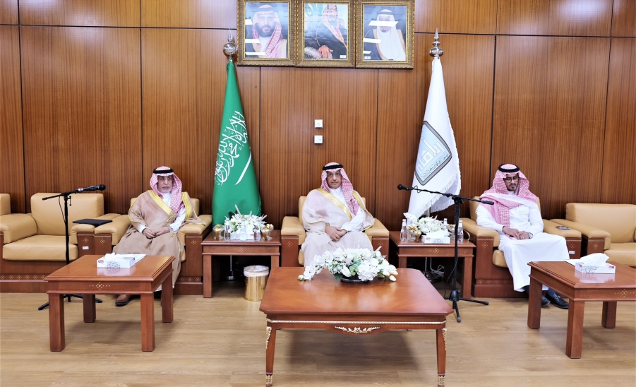 وكيل ‫جامعة المجمعة‬ للتنمية والاستثمار يشارك في ورشة عمل: "خطة كفاءة الإنفاق والتخطيط المالي لضمان الاستدامة المالية للجامعات السعودية"