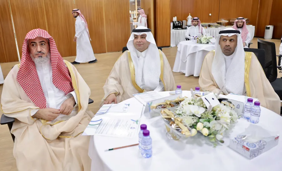 The Vice Rector for Development and Investment participates in a workshop on spending efficiency and financial planning strategy -  وكيل ‫جامعة المجمعة‬ للتنمية والاستثمار يشارك في ورشة عمل: "خطة كفاءة الإنفاق والتخطيط المالي لضمان الاستدامة المالية للجامعات السعودية"