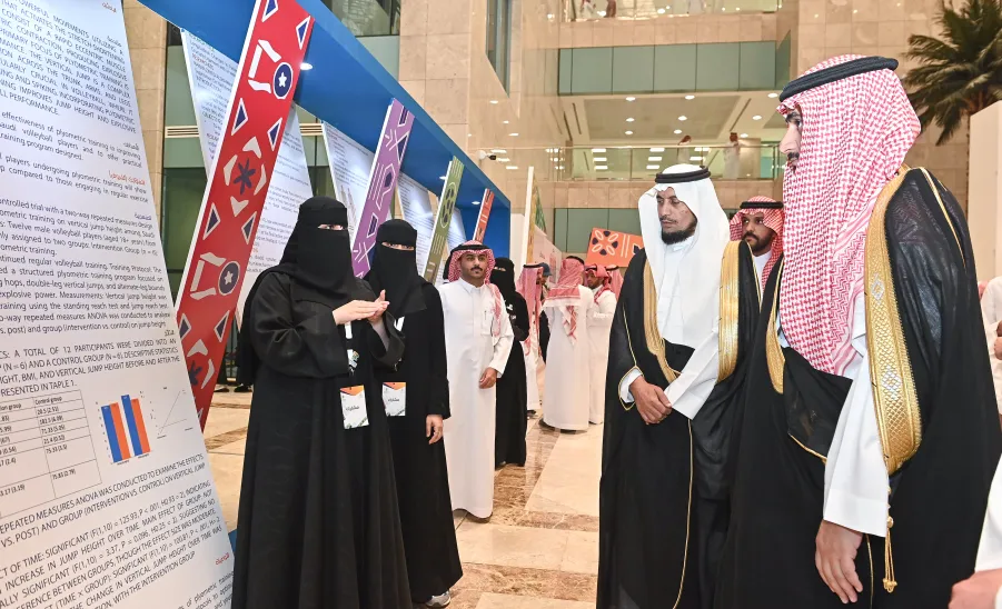 الجامعة تقيم حفل ختام الأنشطة للعام الجامعي 1446هـ وتكرم الطلبة الفائزين في الملتقى الطلابي السابع وهاكاثون كأس العالم 2034 - حفل ختام الأنشطة للعام الجامعي 1446ه