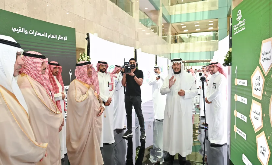 معالي وزير التعليم رئيس مجلس شؤون الجامعات الأستاذ يوسف بن عبدالله البنيان يزور الجامعة . - معالي وزير التعليم في رحاب #جامعة_المجمعة .