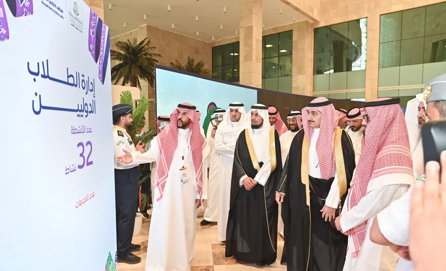 الجامعة تقيم حفل ختام الأنشطة للعام الجامعي 1446هـ وتكرم الطلبة الفائزين في الملتقى الطلابي السابع وهاكاثون كأس العالم 2034 - حفل ختام الأنشطة للعام الجامعي 1446ه