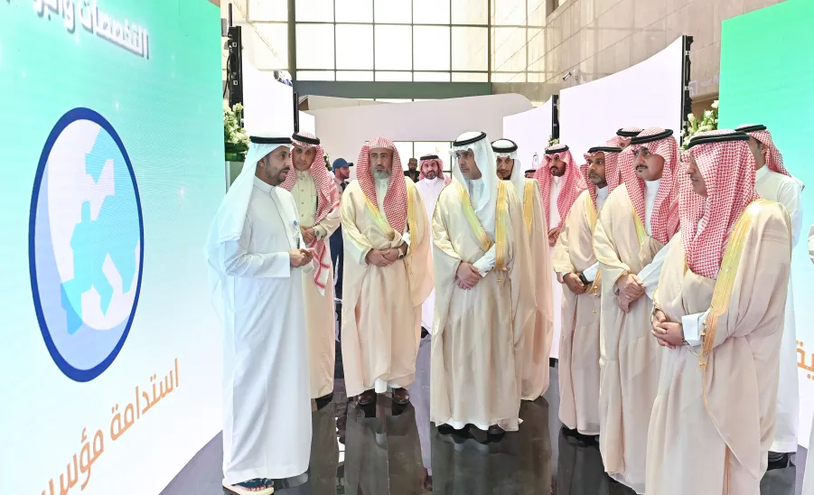 معالي وزير التعليم رئيس مجلس شؤون الجامعات الأستاذ يوسف بن عبدالله البنيان يزور الجامعة . - معالي وزير التعليم في رحاب #جامعة_المجمعة .