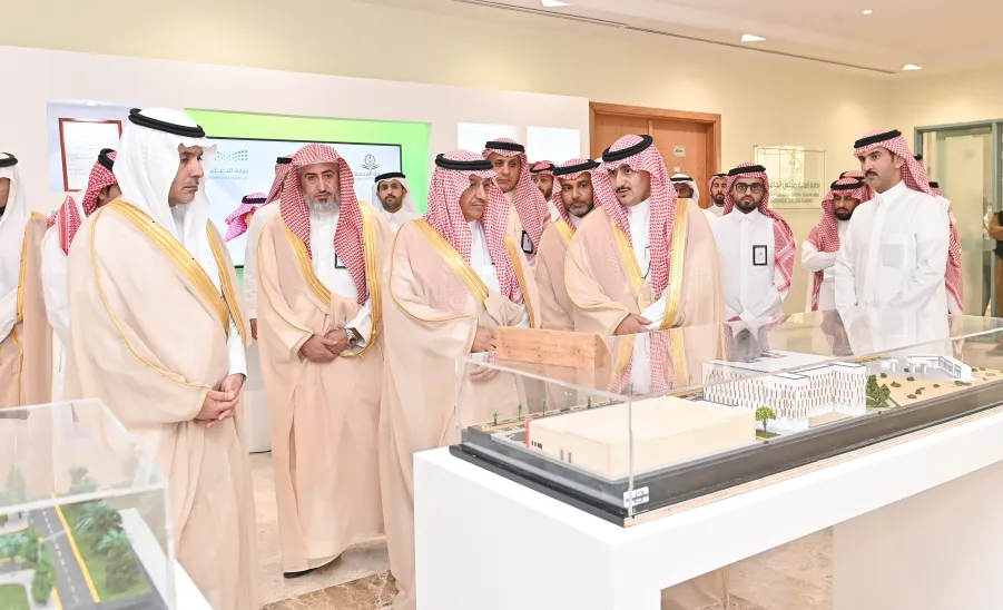 معالي وزير التعليم رئيس مجلس شؤون الجامعات الأستاذ يوسف بن عبدالله البنيان يزور الجامعة . - معالي وزير التعليم في رحاب #جامعة_المجمعة .