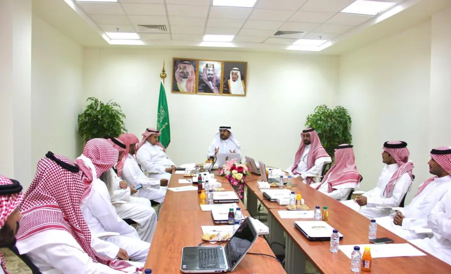 CEO of the Applied College visits the college branch in Remah -  اجتماع 