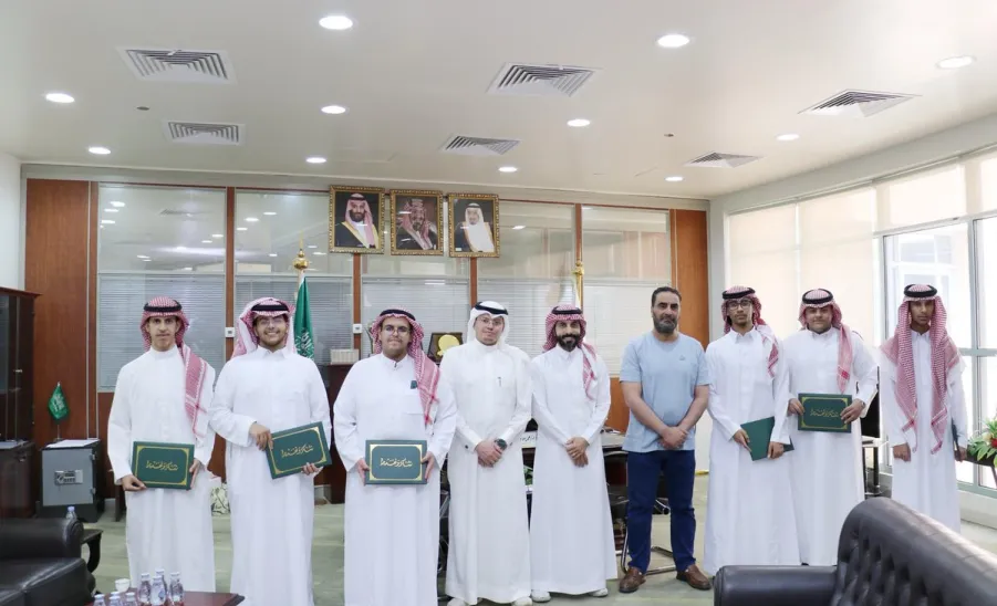 The Applied College honors outstanding students across all branches -  أرشدني 
