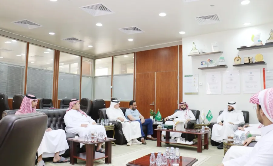 The Applied College honors outstanding students across all branches -  أرشدني 