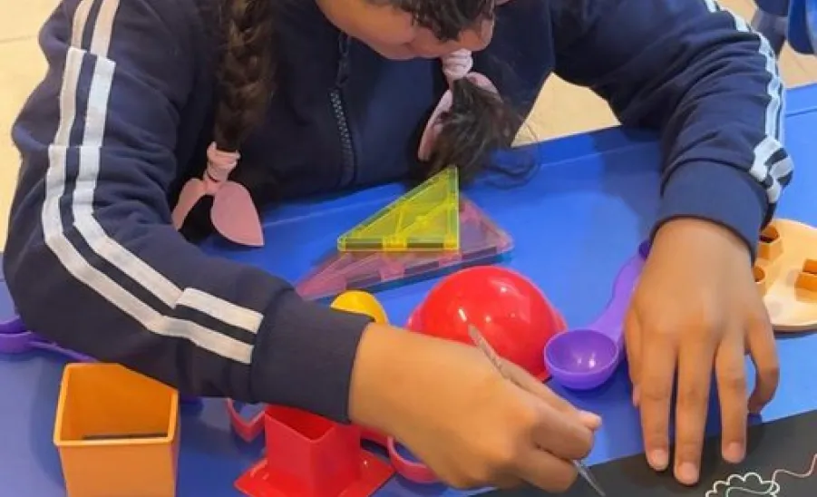 Applied College organizes Humanitarian visit to Oboor Center on World Autism Awareness Day - التوحد 