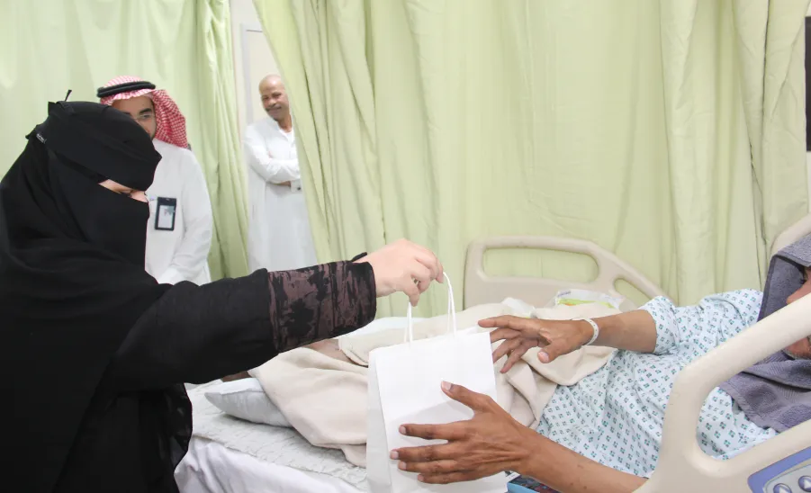 The College of Nursing organizes an initiative during Eid Al-Fiter  - كلية التمريض تنظم مبادرة مجتمعية بمناسبة عيد الفطر المبارك